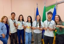 Educação homenageia estudantes que levaram o nome de Valparaíso ao pódio em competições estaduais